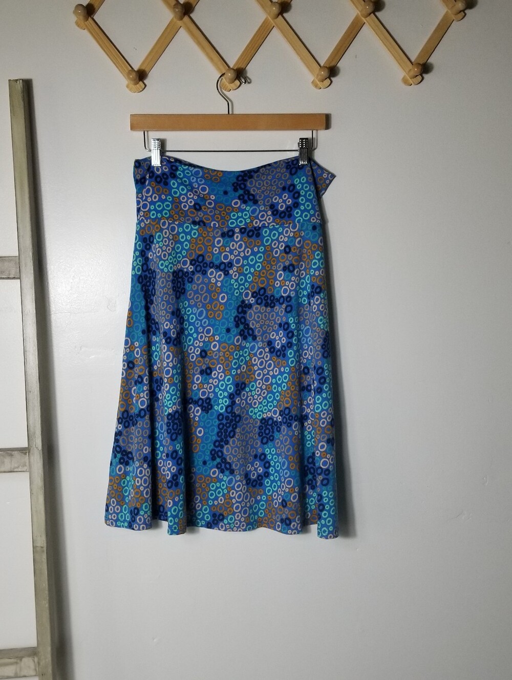 LULAROE WOMEN'S BLUE WITH MULTI-COLOR PRINT SIZE LARGE